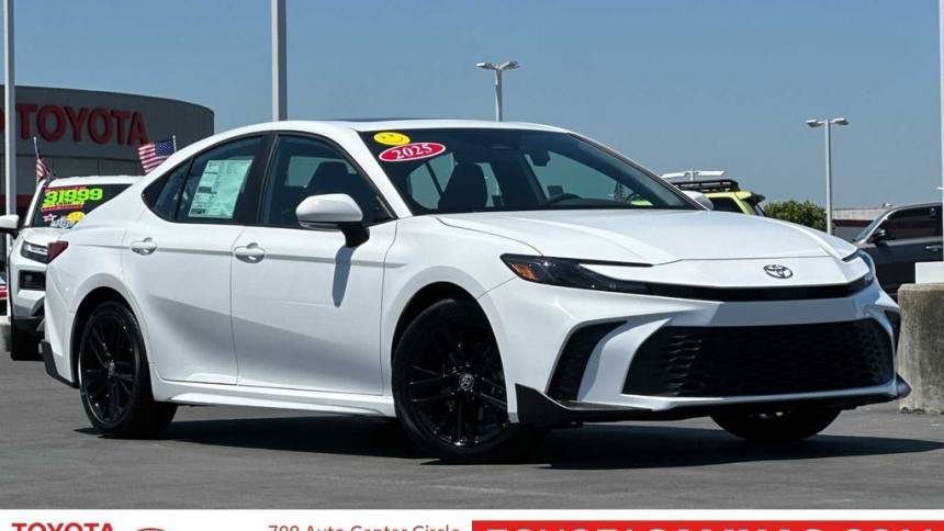 2025 Toyota Camry SE — Sedan — 12,061 mi — Salinas, CA