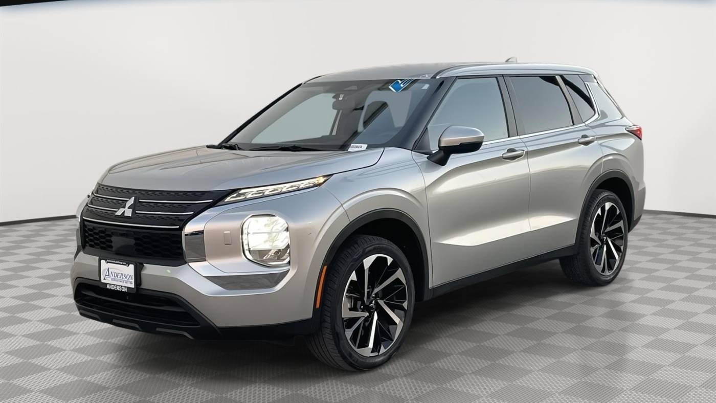 2022 Mitsubishi Outlander ES — SUV — 28,531 mi — Lincoln, NE