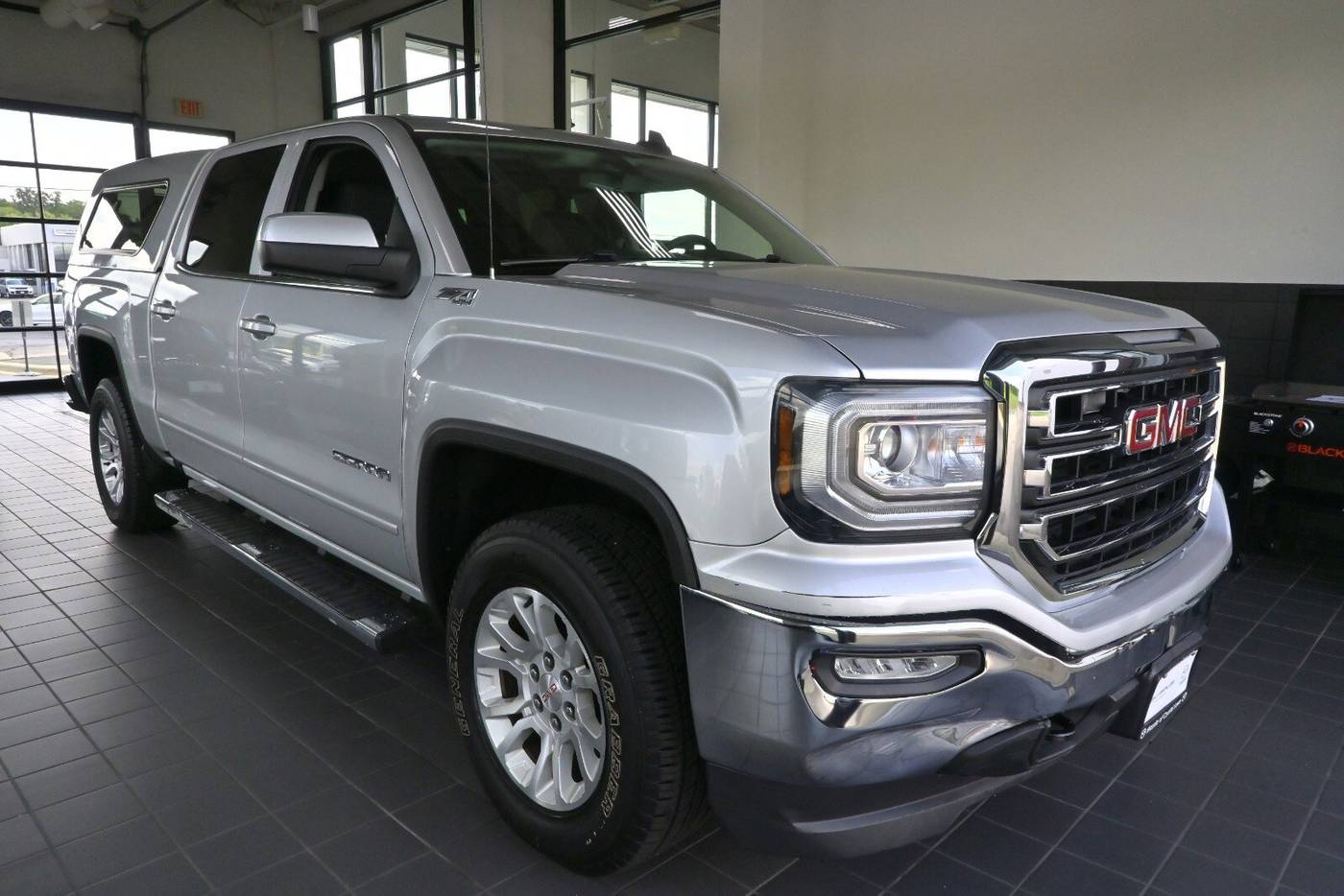 2017 GMC Sierra 1500 SLE — Pickup Truck — 123,916 mi — Crystal Lake, IL