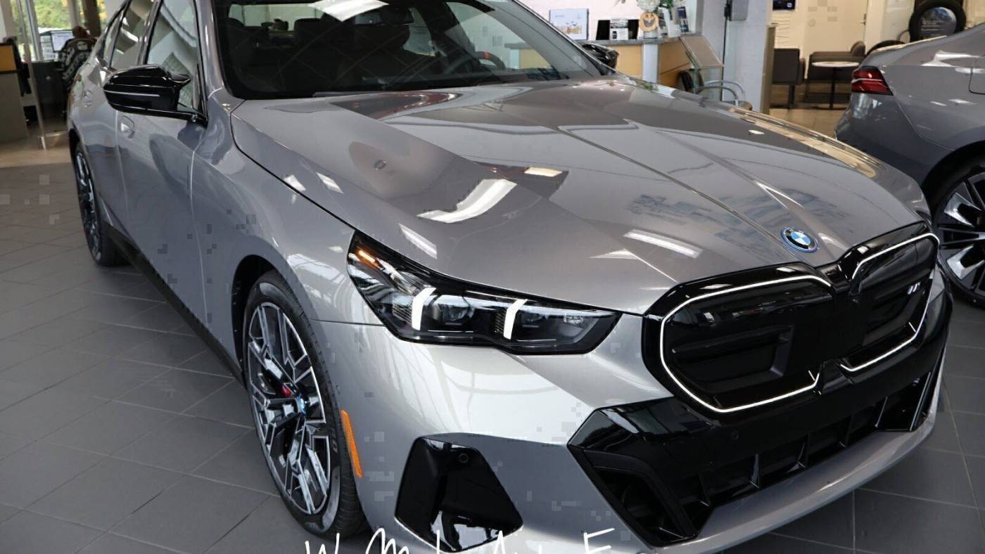 2024 BMW i5 M60 — Sedan — 240 mi — Crystal Lake, IL
