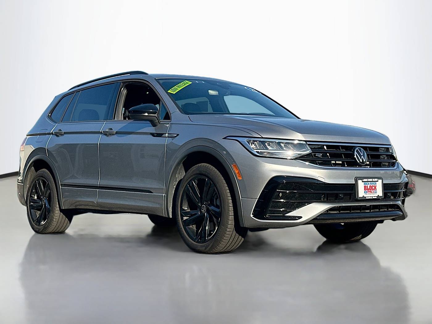 2023 Volkswagen Tiguan SE R-Line Black — SUV — 17,109 mi — Rockford, IL