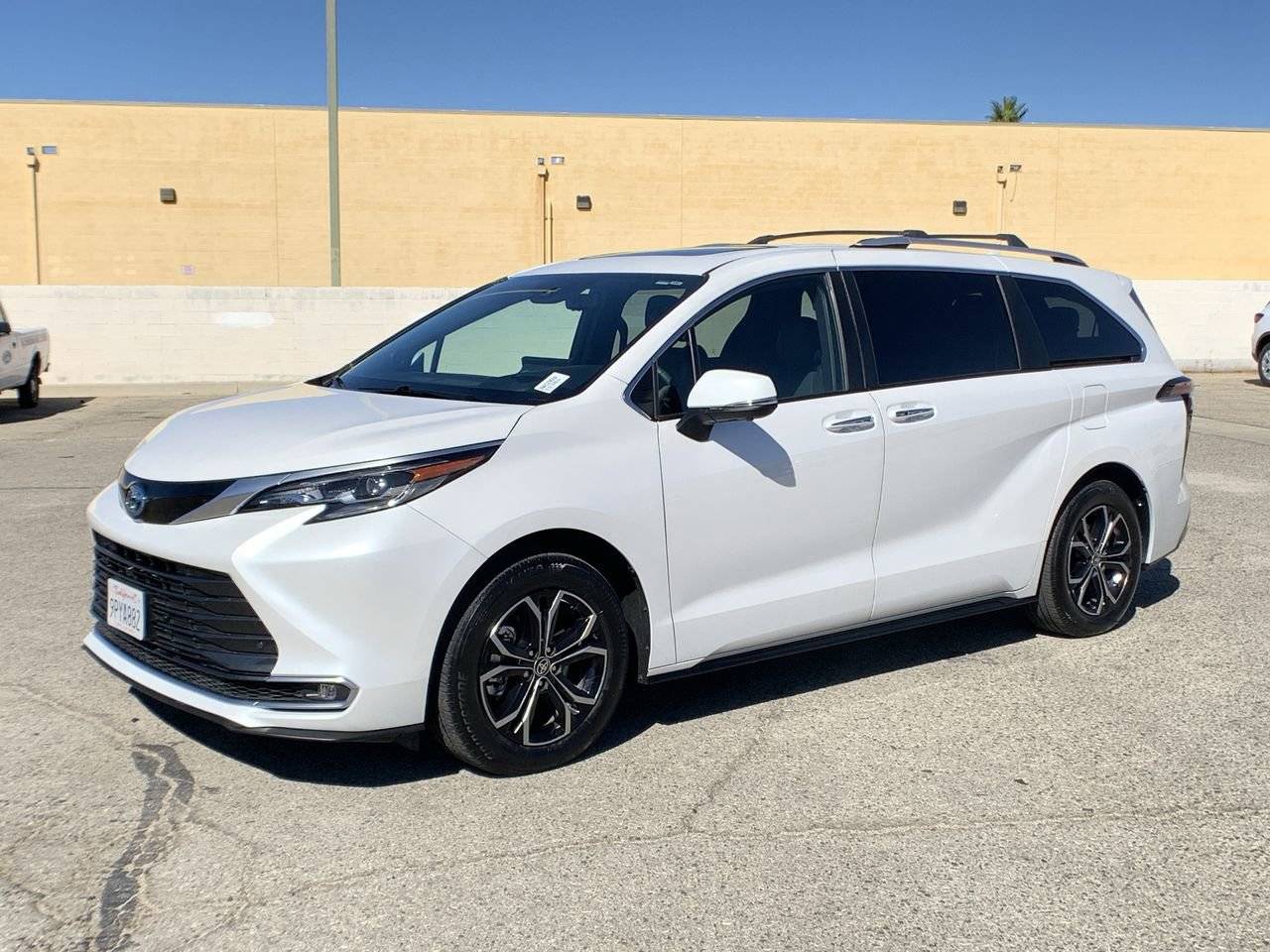 2025 Toyota Sienna Platinum — Minivan — 23,408 mi — Lancaster, CA