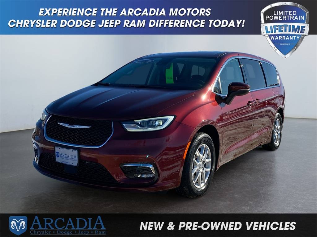 2023 Chrysler Pacifica Touring L — Minivan — 48,152 mi — Arcadia, WI