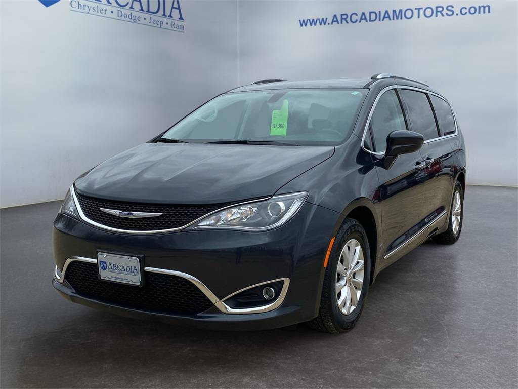 2019 Chrysler Pacifica Touring L — Minivan — 111,562 mi — Arcadia, WI