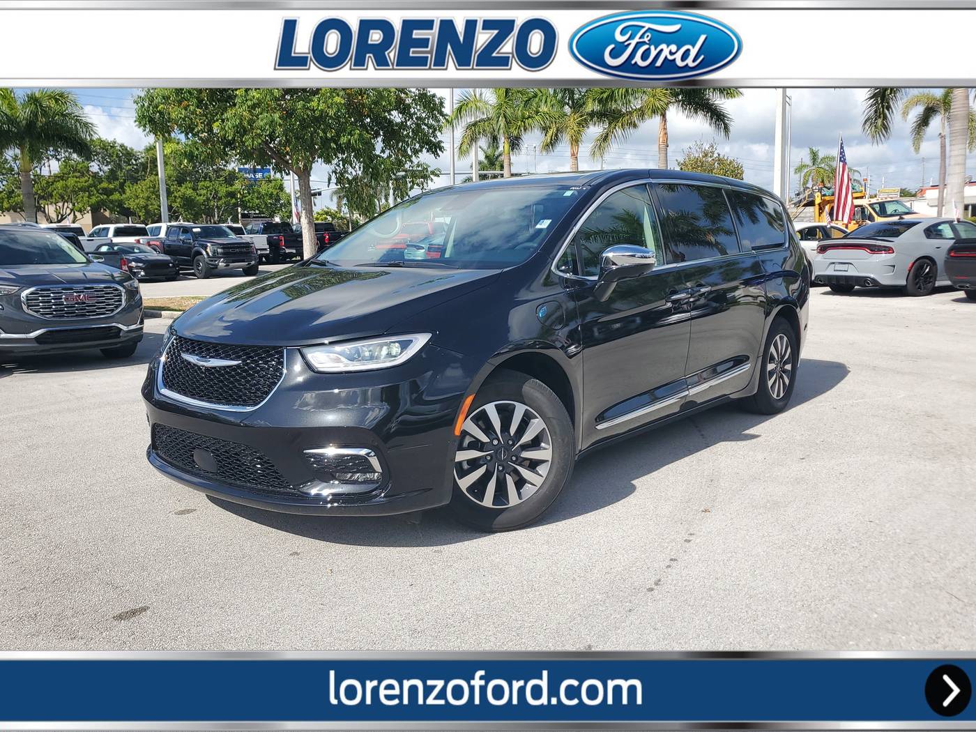 2023 Chrysler Pacifica Hybrid Limited — Minivan — 27,940 mi — Homestead, FL