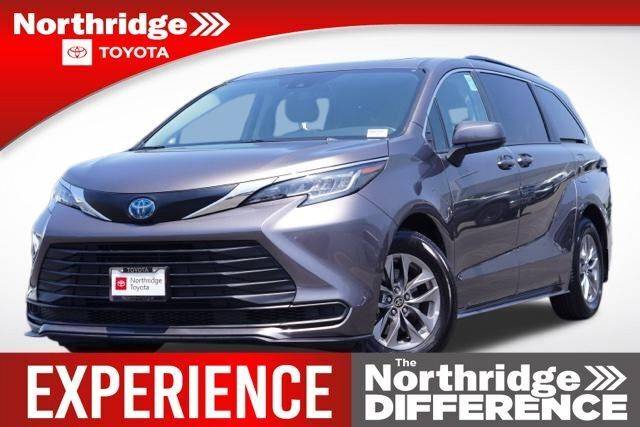 2023 Toyota Sienna LE — Minivan — 30,436 mi — Northridge, CA
