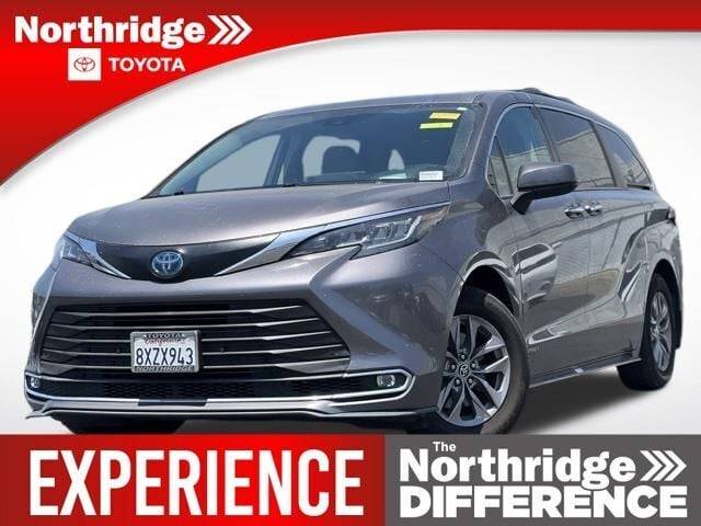 2021 Toyota Sienna XLE — Minivan — 67,965 mi — Northridge, CA