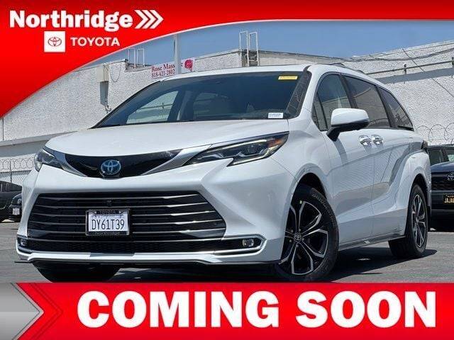 2025 Toyota Sienna Platinum — Minivan — 51 mi — Northridge, CA