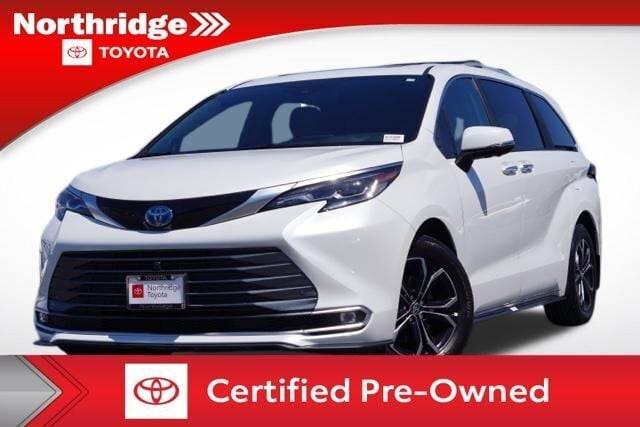 2025 Toyota Sienna Platinum — Minivan — 7,602 mi — Northridge, CA