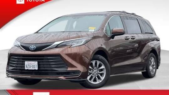 2022 Toyota Sienna LE — Minivan — 48,568 mi — Northridge, CA