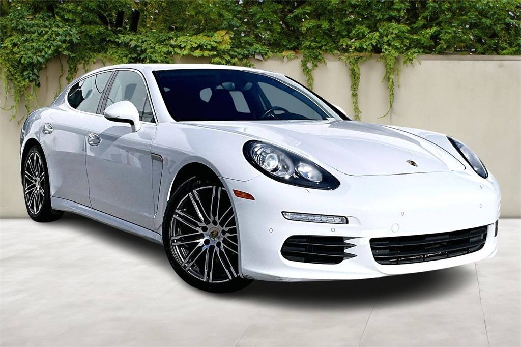 2016 Porsche Panamera S