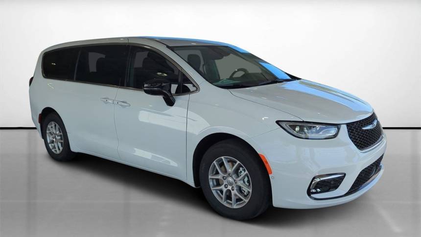 2024 Chrysler Pacifica Touring L — Minivan — 14,349 mi — Tamarac, FL