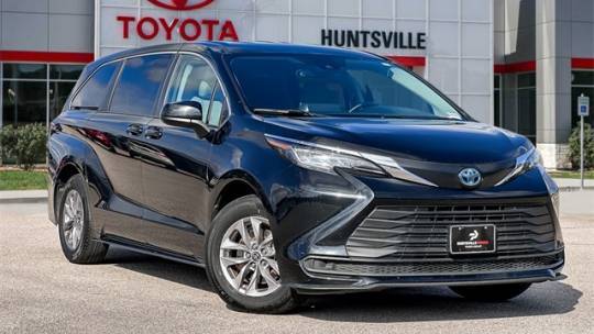 2022 Toyota Sienna LE — Minivan — 70,271 mi — Huntsville, TX