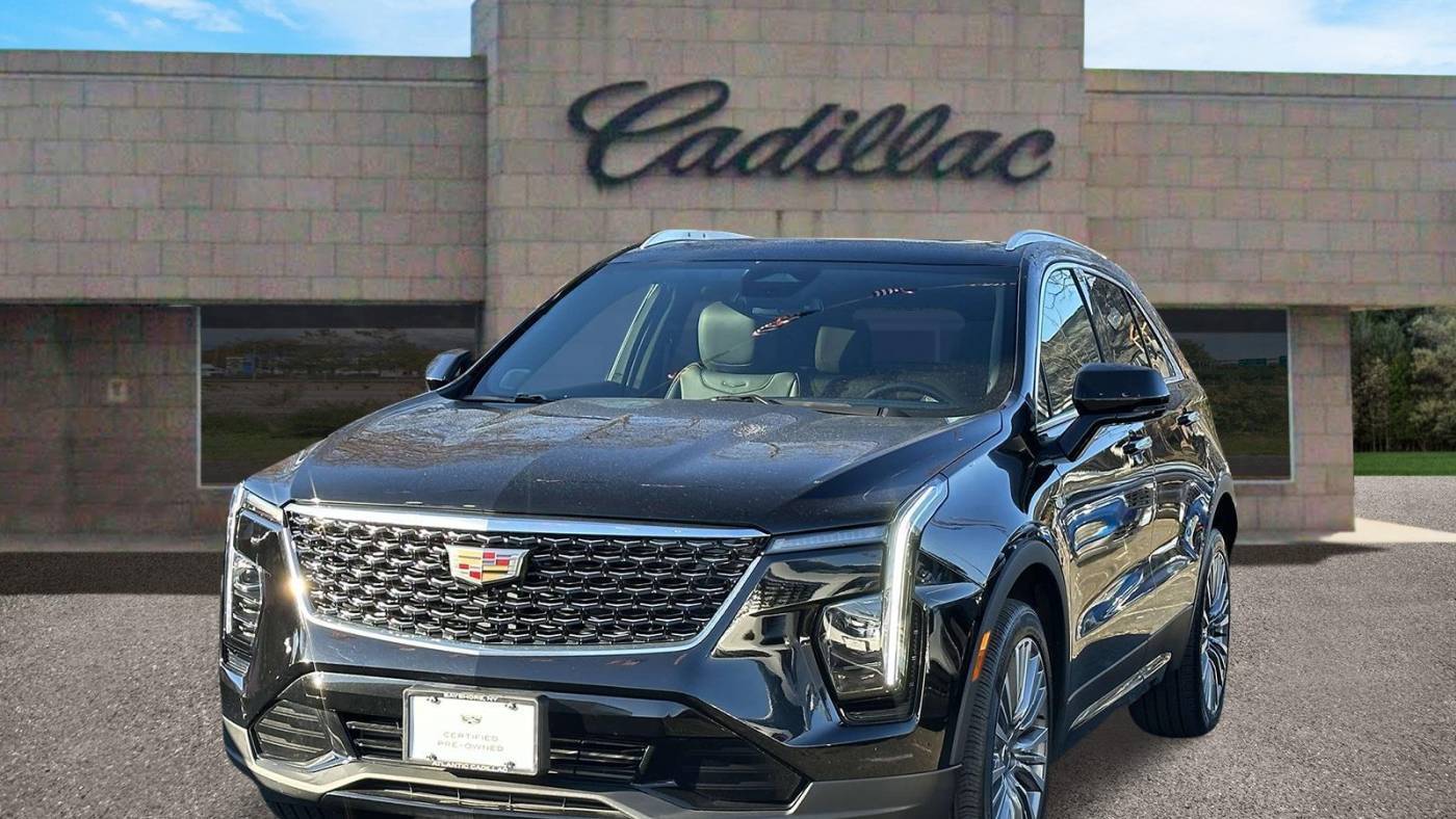 2024 Cadillac XT4 Premium Luxury — SUV — 16,793 mi — Bay Shore, NY
