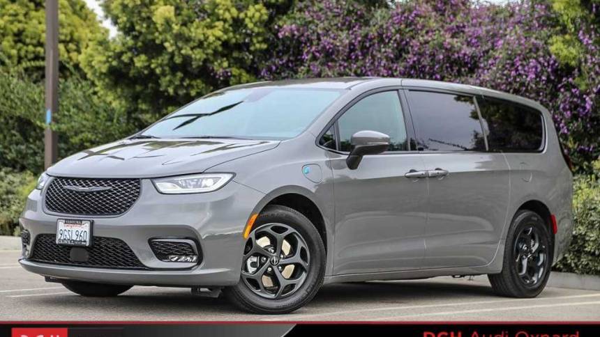 2023 Chrysler Pacifica Hybrid Touring L — Minivan — 22,337 mi — Oxnard, CA