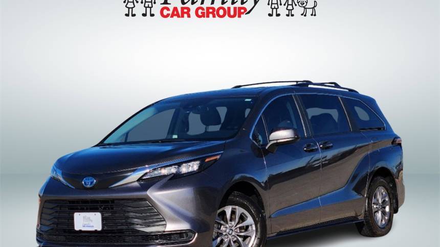 2024 Toyota Sienna LE — Minivan — 23,142 mi — Burleson, TX