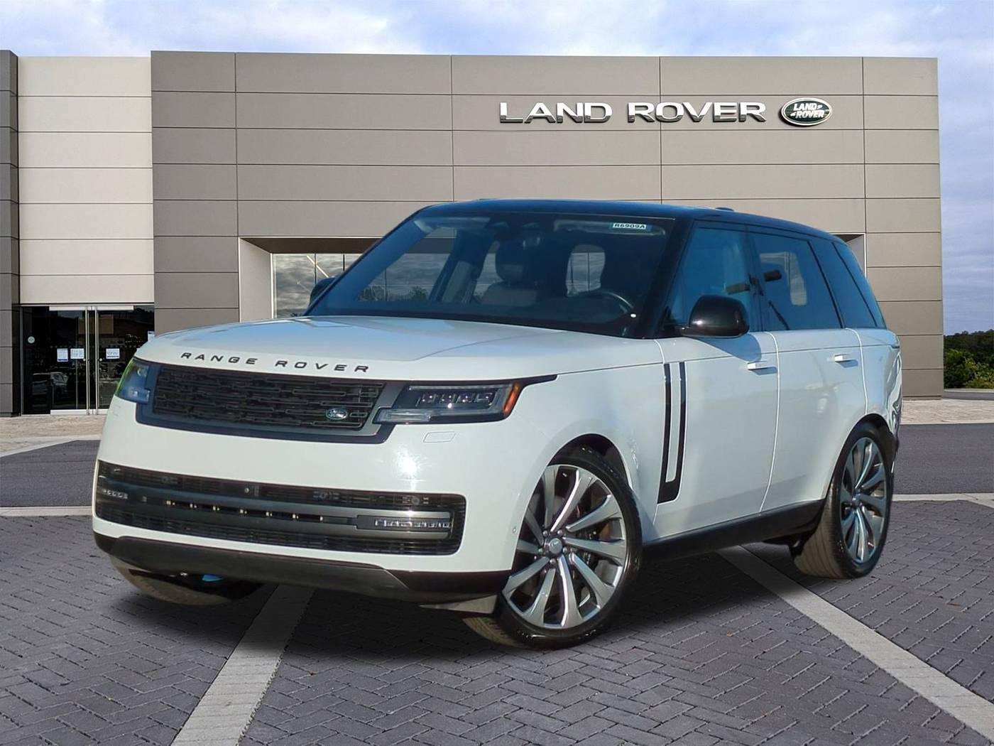 2023 Land Rover Range Rover SE — SUV — 85,812 mi — Ventura, CA