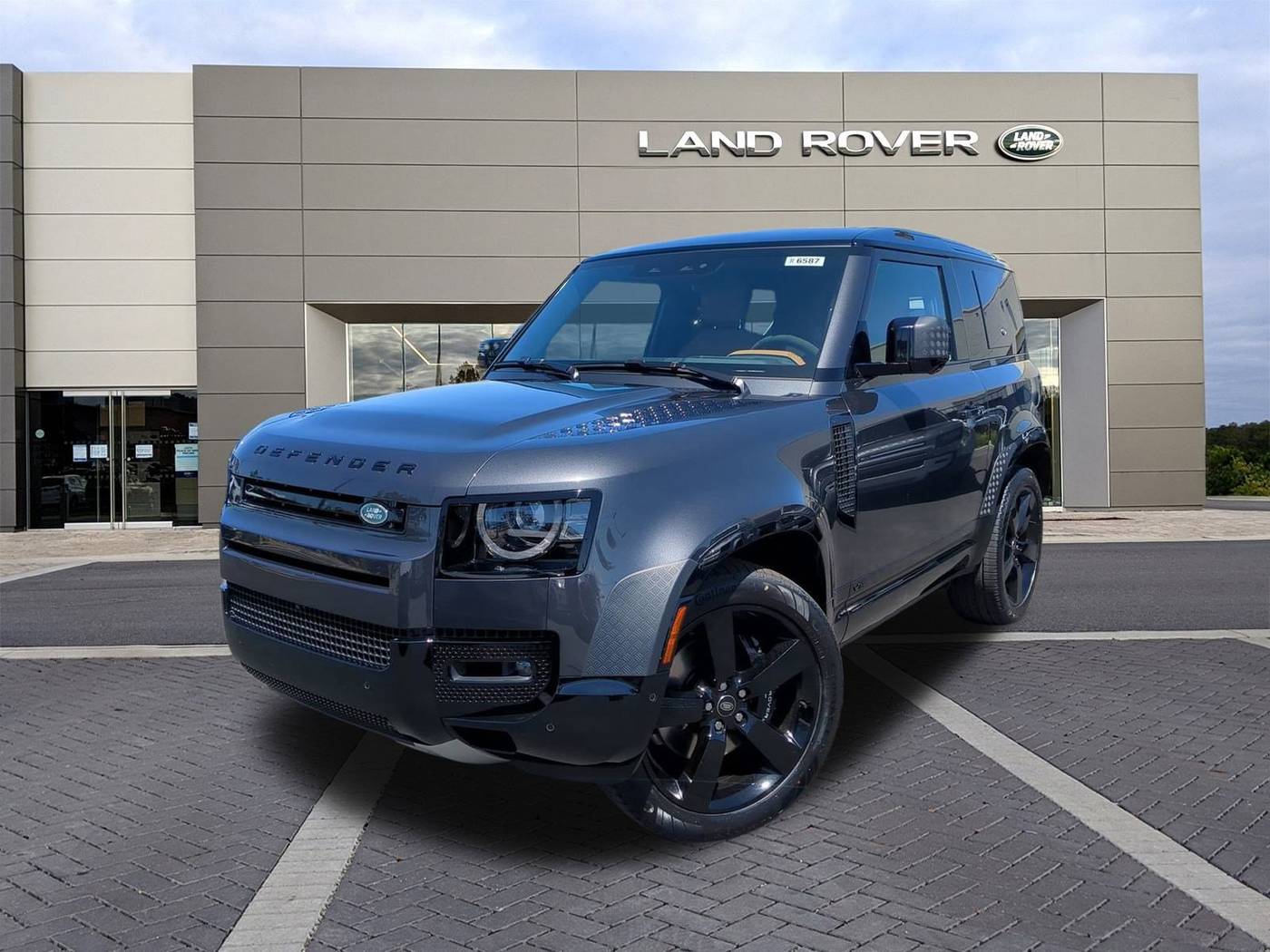 2024 Land Rover Defender V8 — SUV — 115 mi — Ventura, CA