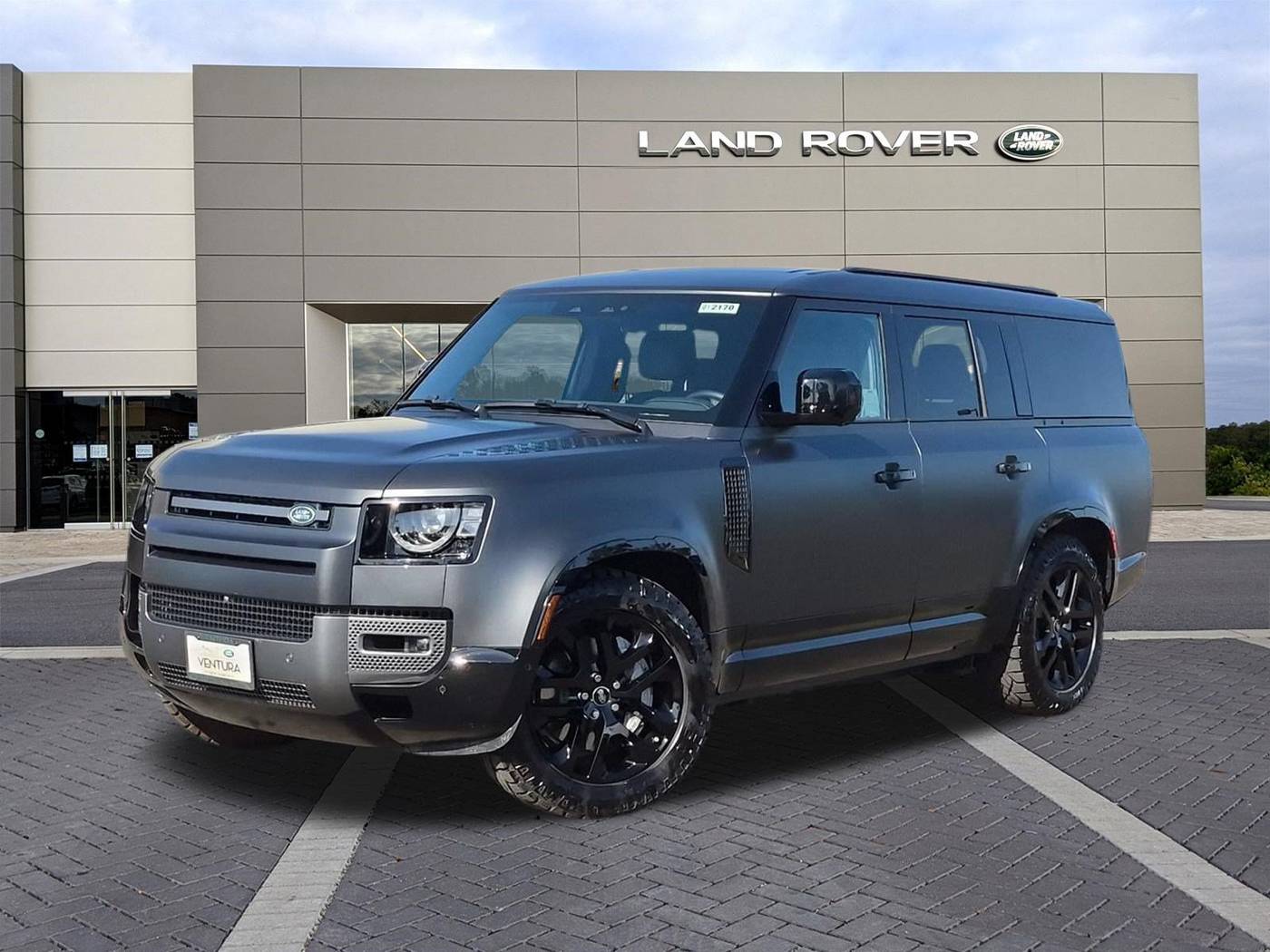 2025 Land Rover Defender Outbound