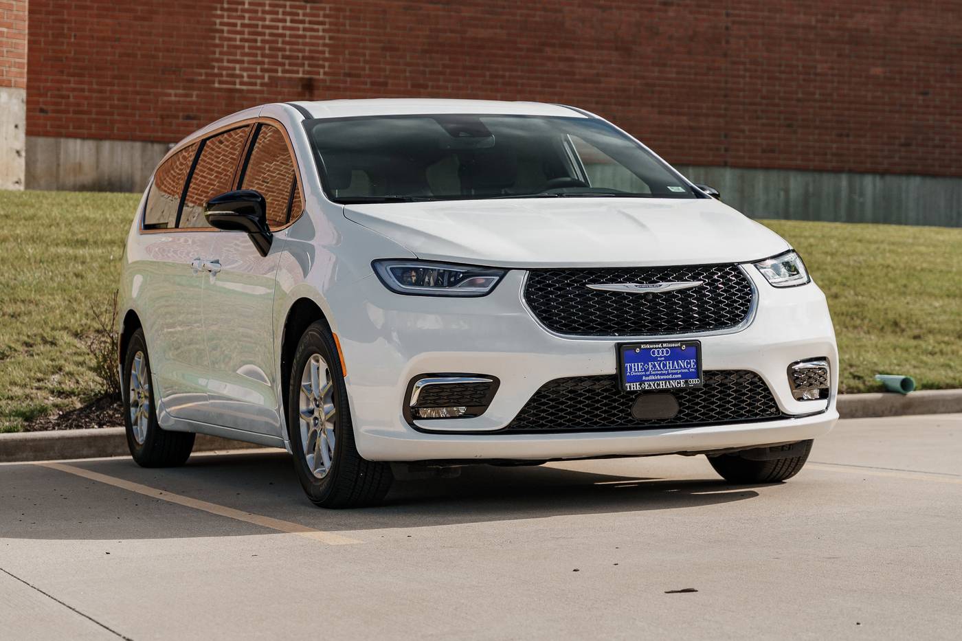 2025 Chrysler Pacifica Select — Minivan — 2,474 mi — Kirkwood, MO