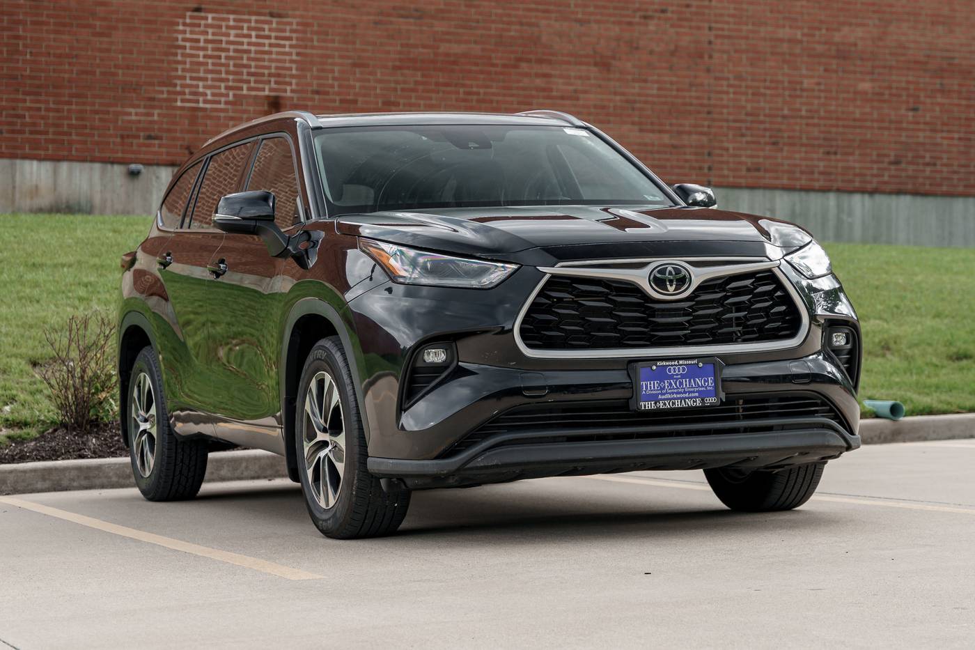 2021 Toyota Highlander XLE — SUV — 72,849 mi — Kirkwood, MO