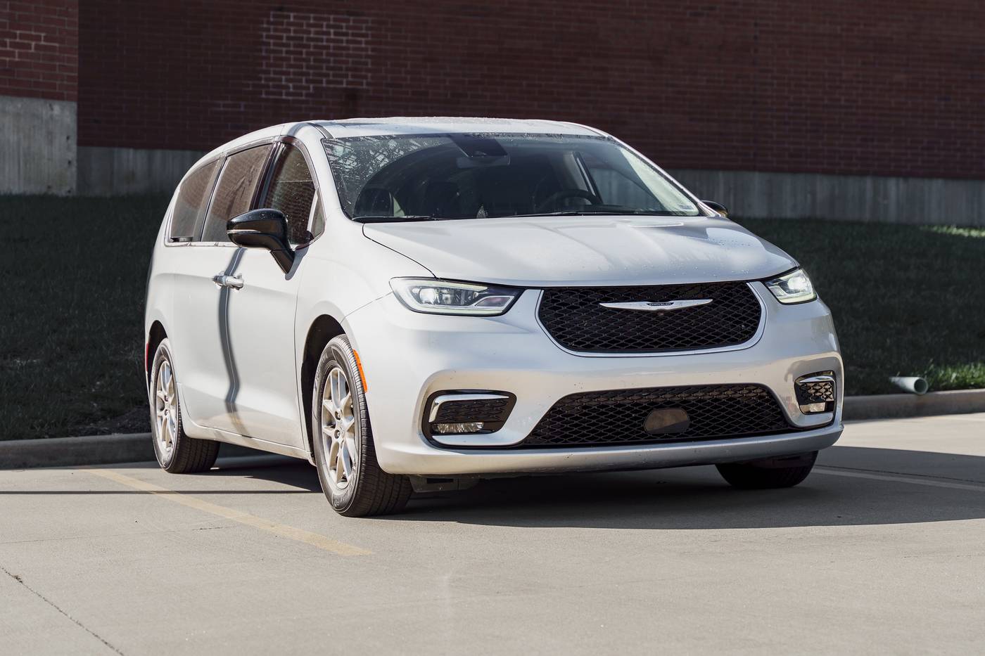 2024 Chrysler Pacifica Touring L — Minivan — 28,073 mi — Kirkwood, MO
