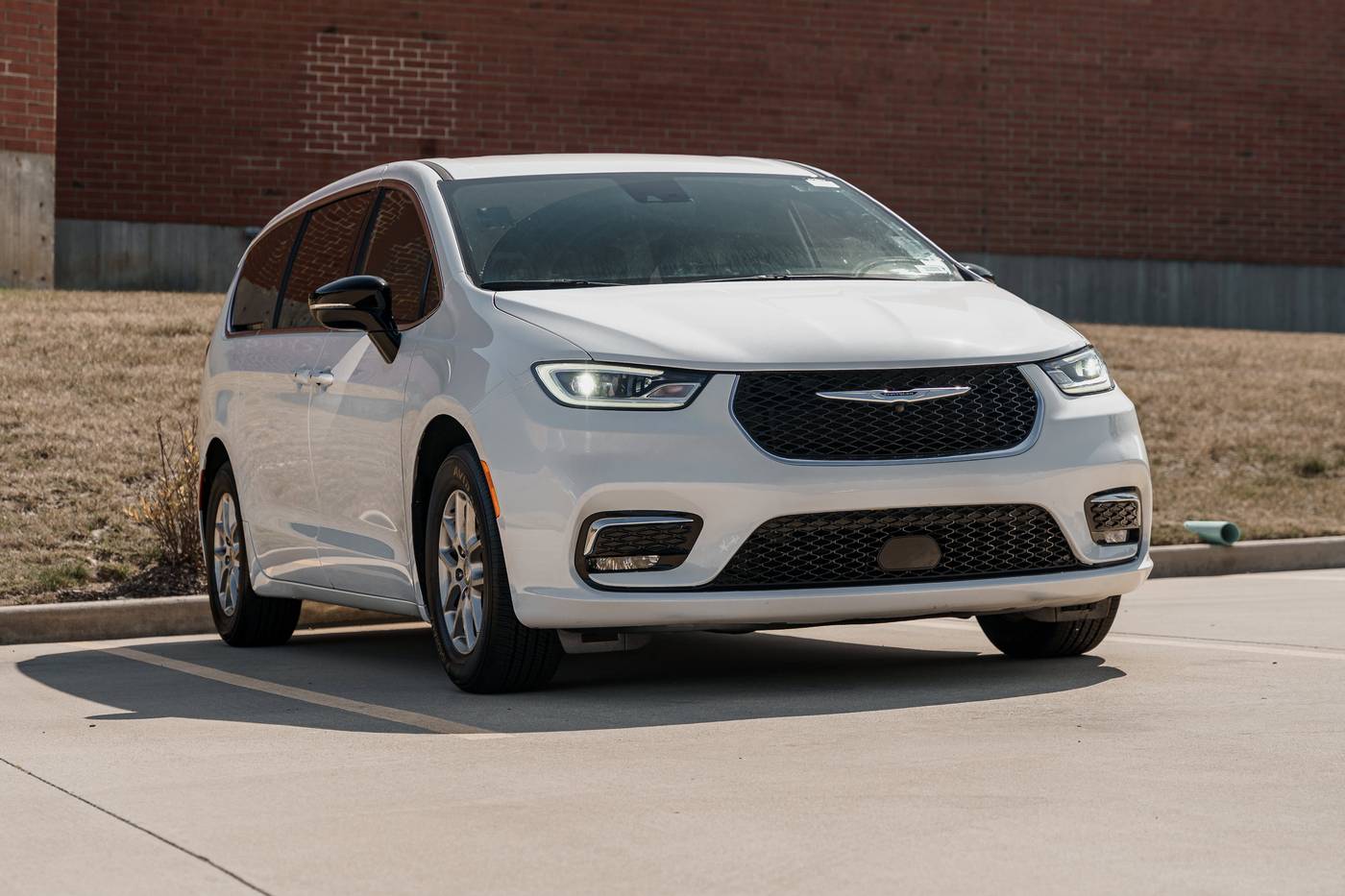 2025 Chrysler Pacifica Select — Minivan — 4,526 mi — Kirkwood, MO