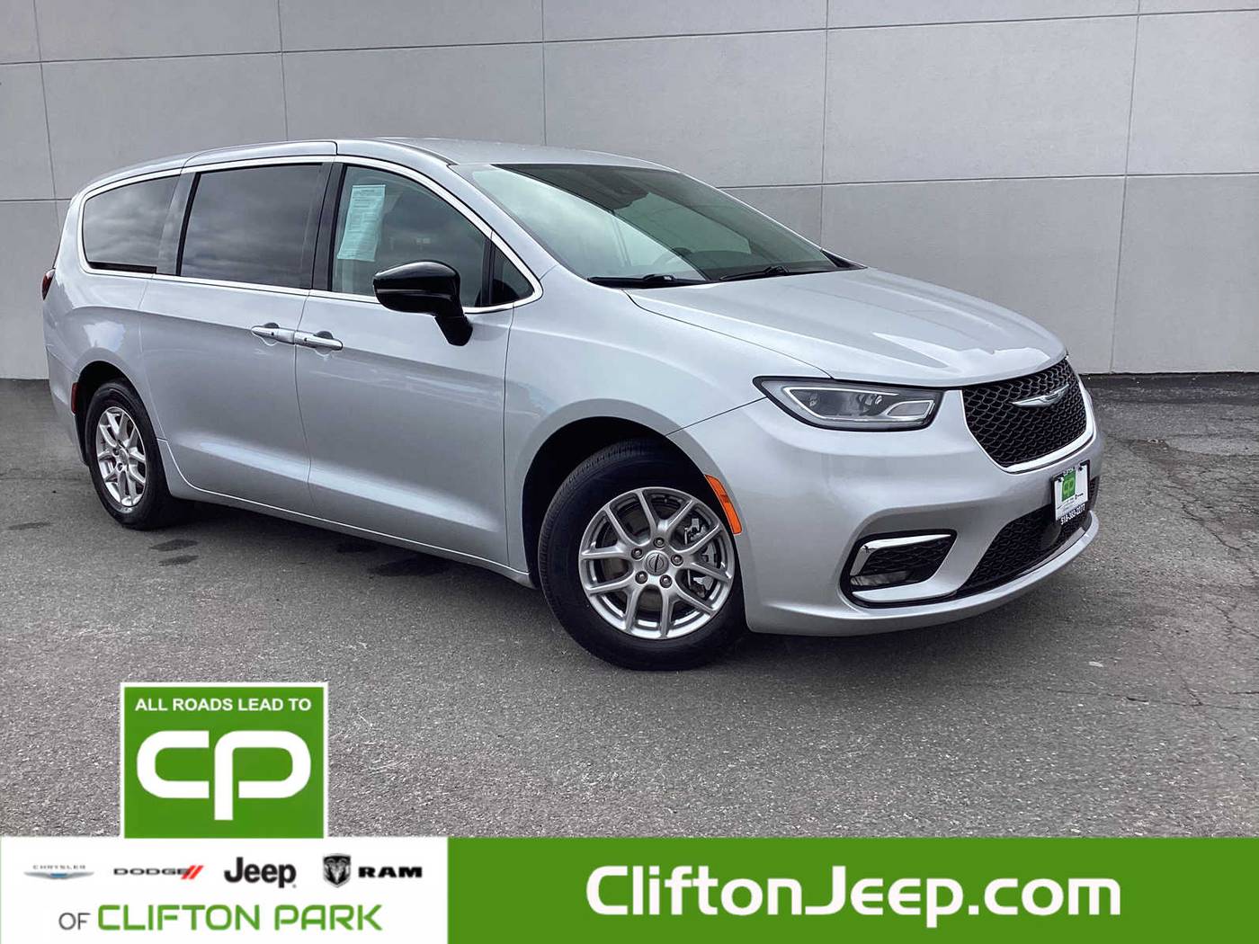 2024 Chrysler Pacifica Touring L — Minivan — 38,331 mi — Clifton Park, NY