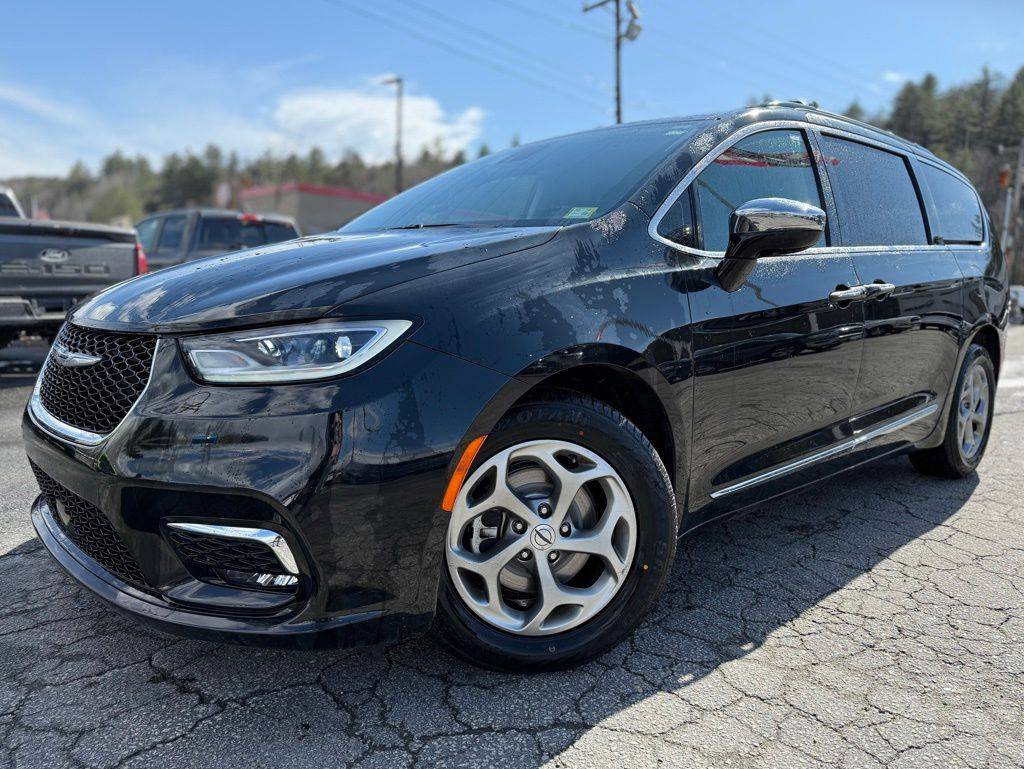 2023 Chrysler Pacifica Limited — Minivan — 55,509 mi — Barre, VT