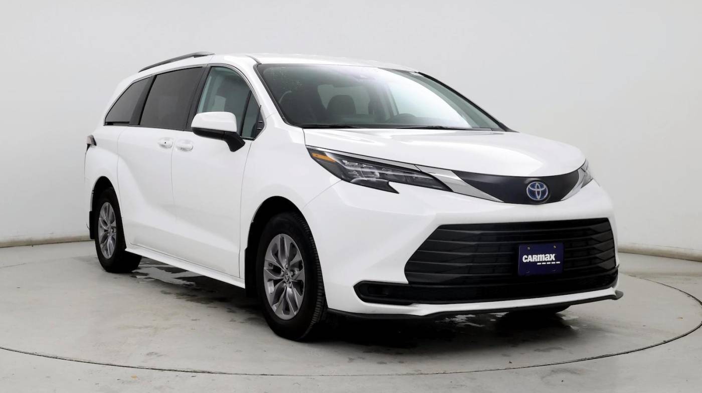 2024 Toyota Sienna LE — Minivan — 27,463 mi — East Meadow, NY