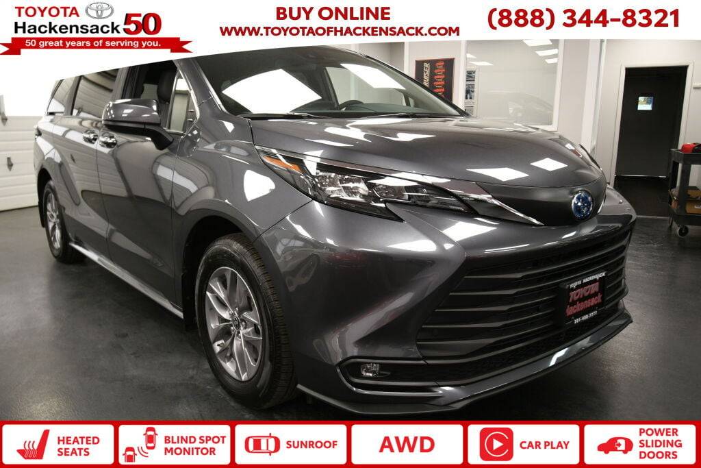 2025 Toyota Sienna XLE — Minivan — 4,971 mi — Hackensack, NJ