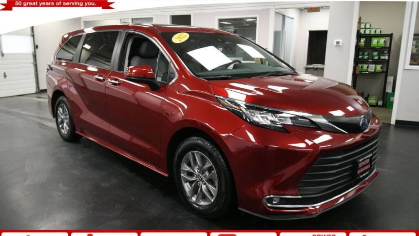2022 Toyota Sienna XLE — Minivan — 52,303 mi — Hackensack, NJ