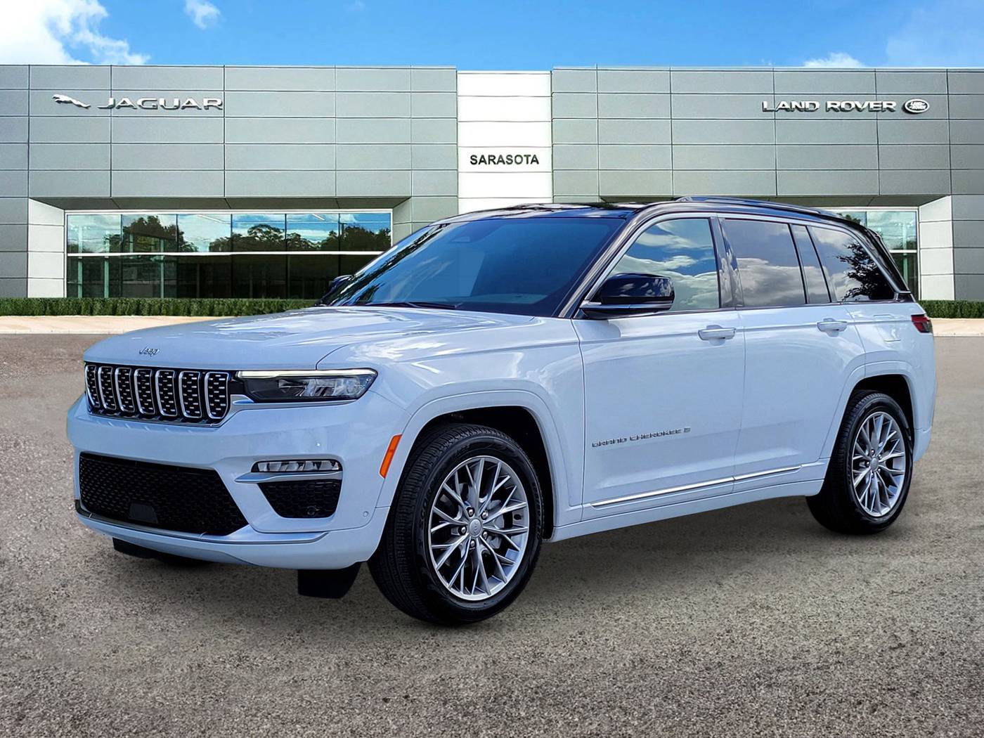 2025 Jeep Grand Cherokee Summit — SUV — 1,850 mi — Sarasota, FL