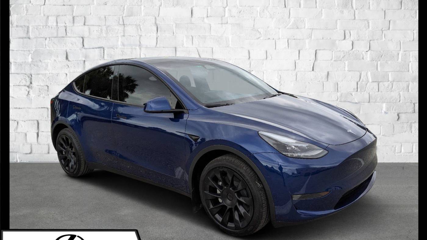 2024 Tesla Model Y Long Range — SUV — 5,601 mi — Sarasota, FL
