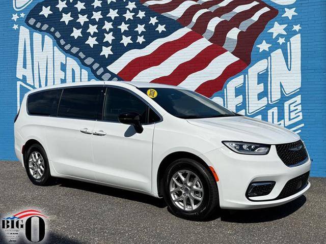 2025 Chrysler Pacifica Select — Minivan — 7,474 mi — Greenville, SC
