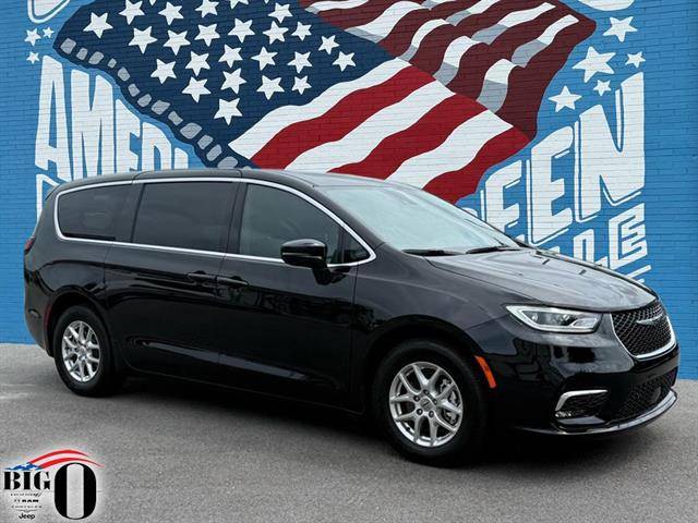 2025 Chrysler Pacifica Select — Minivan — 4,637 mi — Greenville, SC