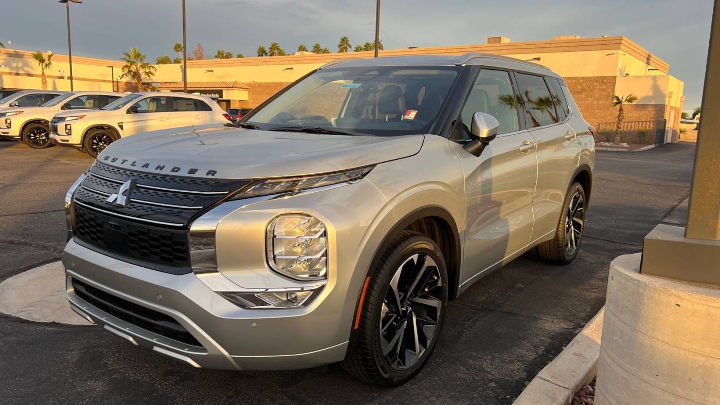 2024 Mitsubishi Outlander SEL — SUV — 8,116 mi — Yuma, AZ
