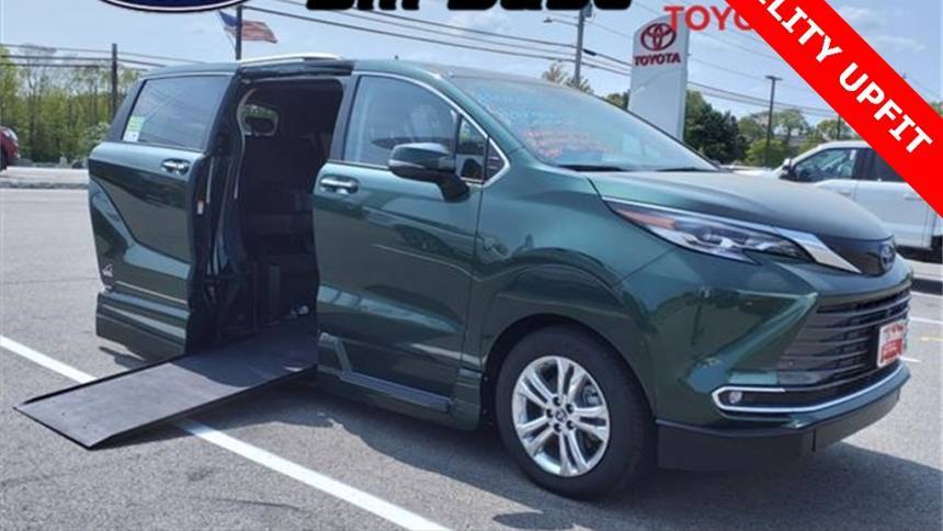 2022 Toyota Sienna Platinum — Minivan — 5,475 mi — Dover, NH