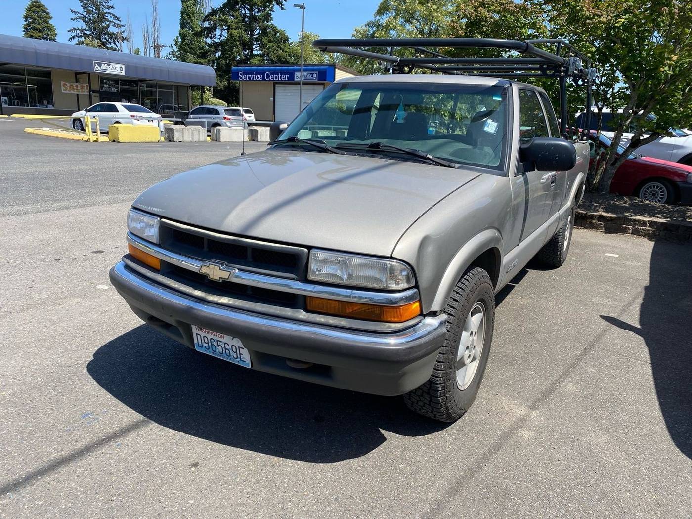 2001 Chevrolet S-10 Base
