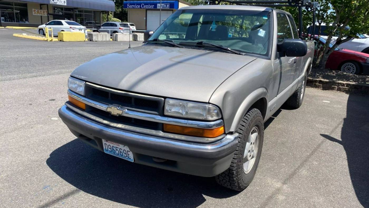 2001 Chevrolet S-10 Base