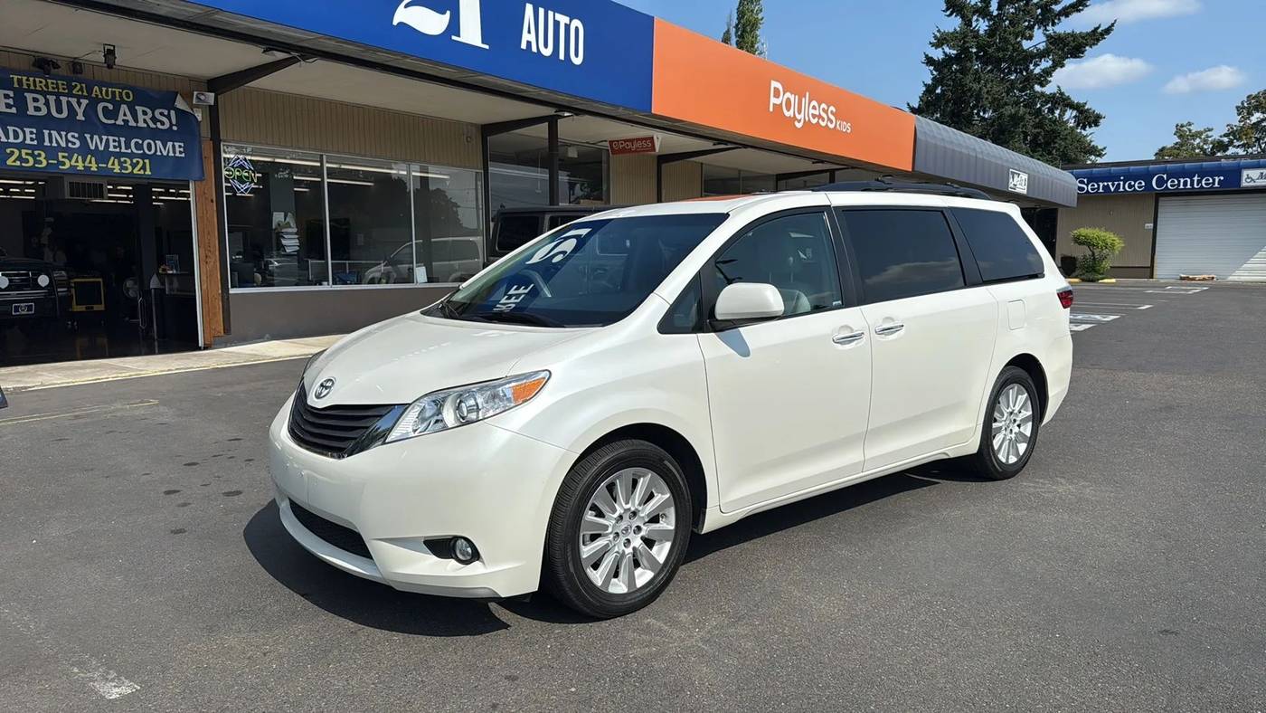 2015 Toyota Sienna XLE Premium — Minivan — 148,387 mi — Spanaway, WA