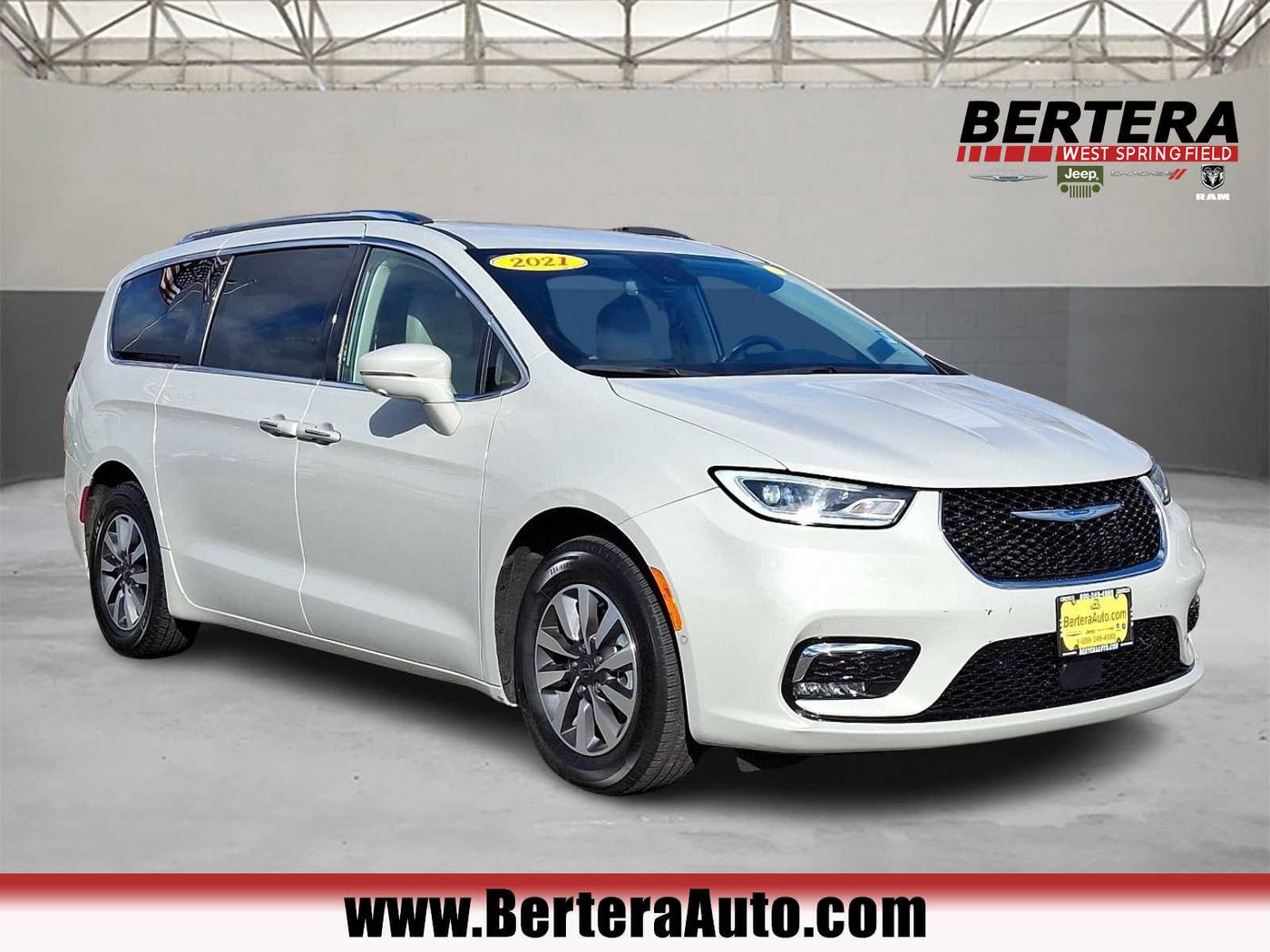 2021 Chrysler Pacifica Hybrid Touring L — Minivan — 62,029 mi — West Springfield, MA