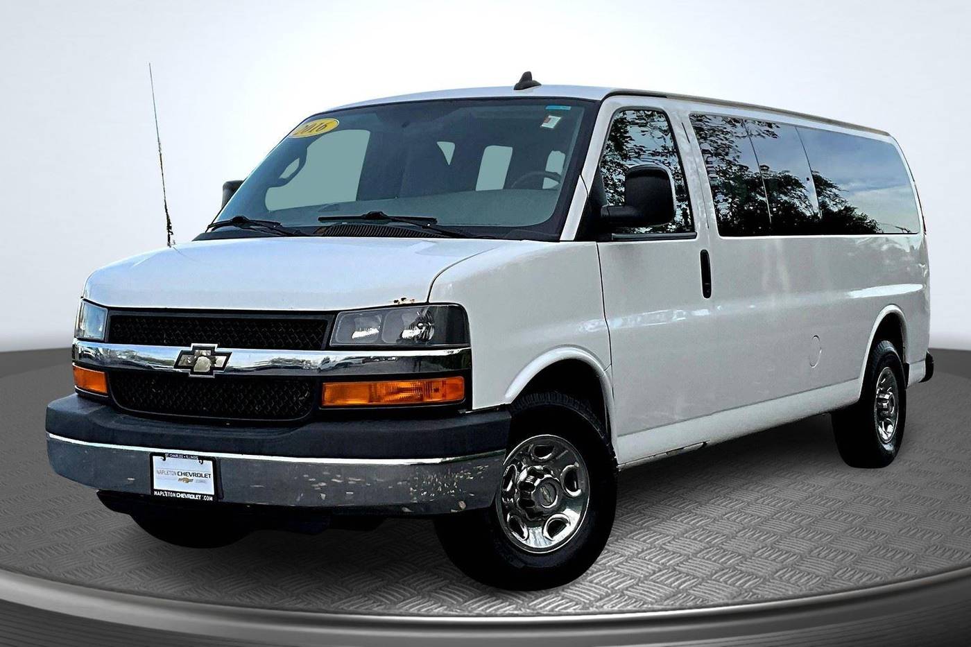 2016 Chevrolet Express Passenger LT — Passenger Van — 176,508 mi — St. Charles, IL