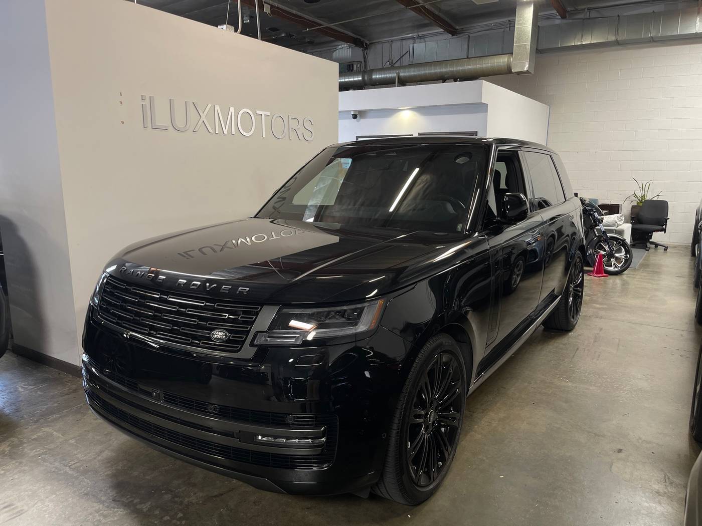 2025 Land Rover Range Rover Autobiography — SUV — 4,340 mi — Mckinleyville, CA
