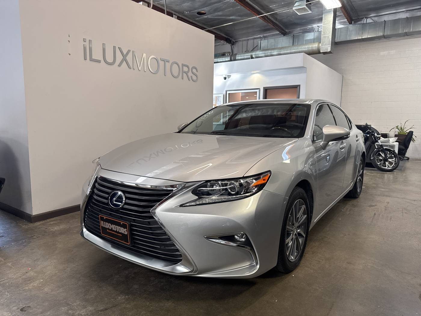 2016 Lexus ES ES 300h — Sedan — 99,958 mi — Mckinleyville, CA