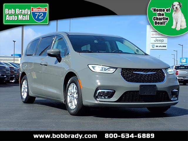 2023 Chrysler Pacifica Touring L — Minivan — 62,222 mi — Decatur, IL