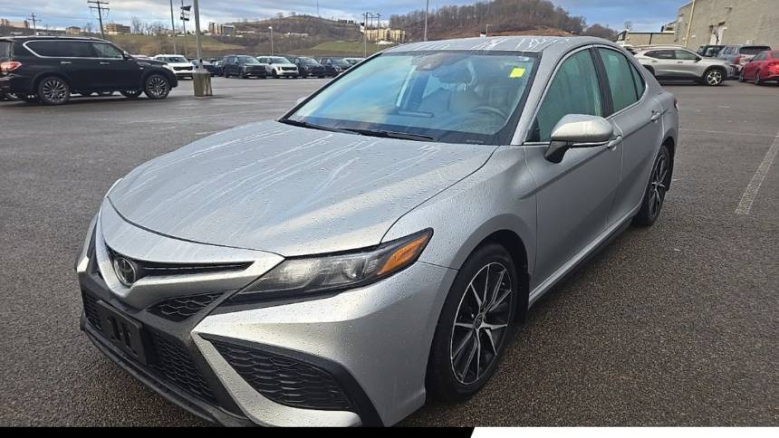 2022 Toyota Camry SE — Sedan — 24,656 mi — Bridgeport, WV