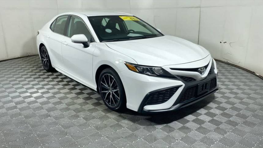 2024 Toyota Camry SE — Sedan — 22,750 mi — Franklin, IN