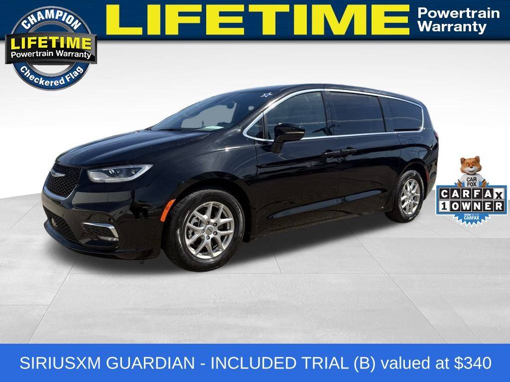 2025 Chrysler Pacifica Select — Minivan — 9,851 mi — Brighton, MI