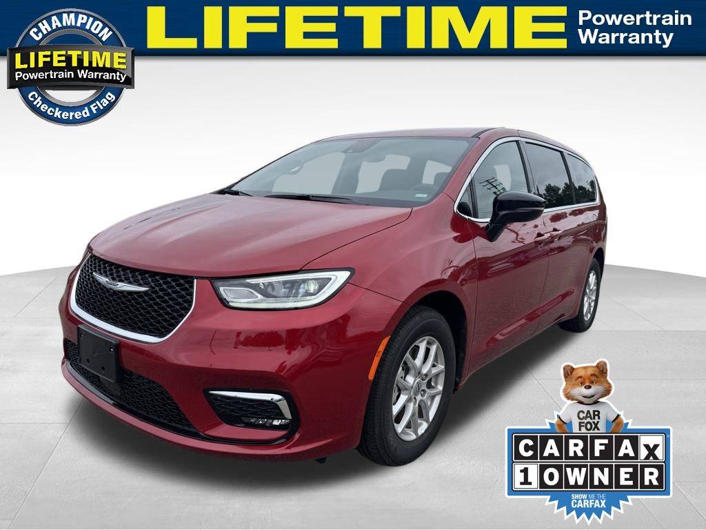 2025 Chrysler Pacifica Select — Minivan — 1,753 mi — Brighton, MI